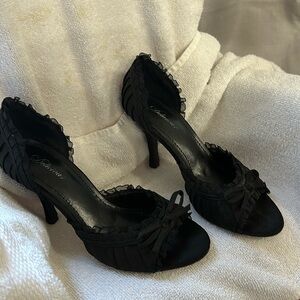 DELICIOUS Ruffle Peep Toe BLACK HEELS 6 Shoes Pumps